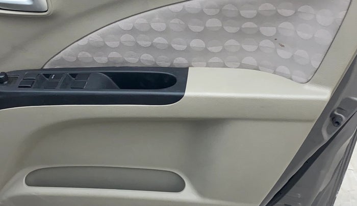 2016 Maruti Celerio ZXI AMT (O), Petrol, Automatic, 71,185 km, Driver Side Door Panels Control