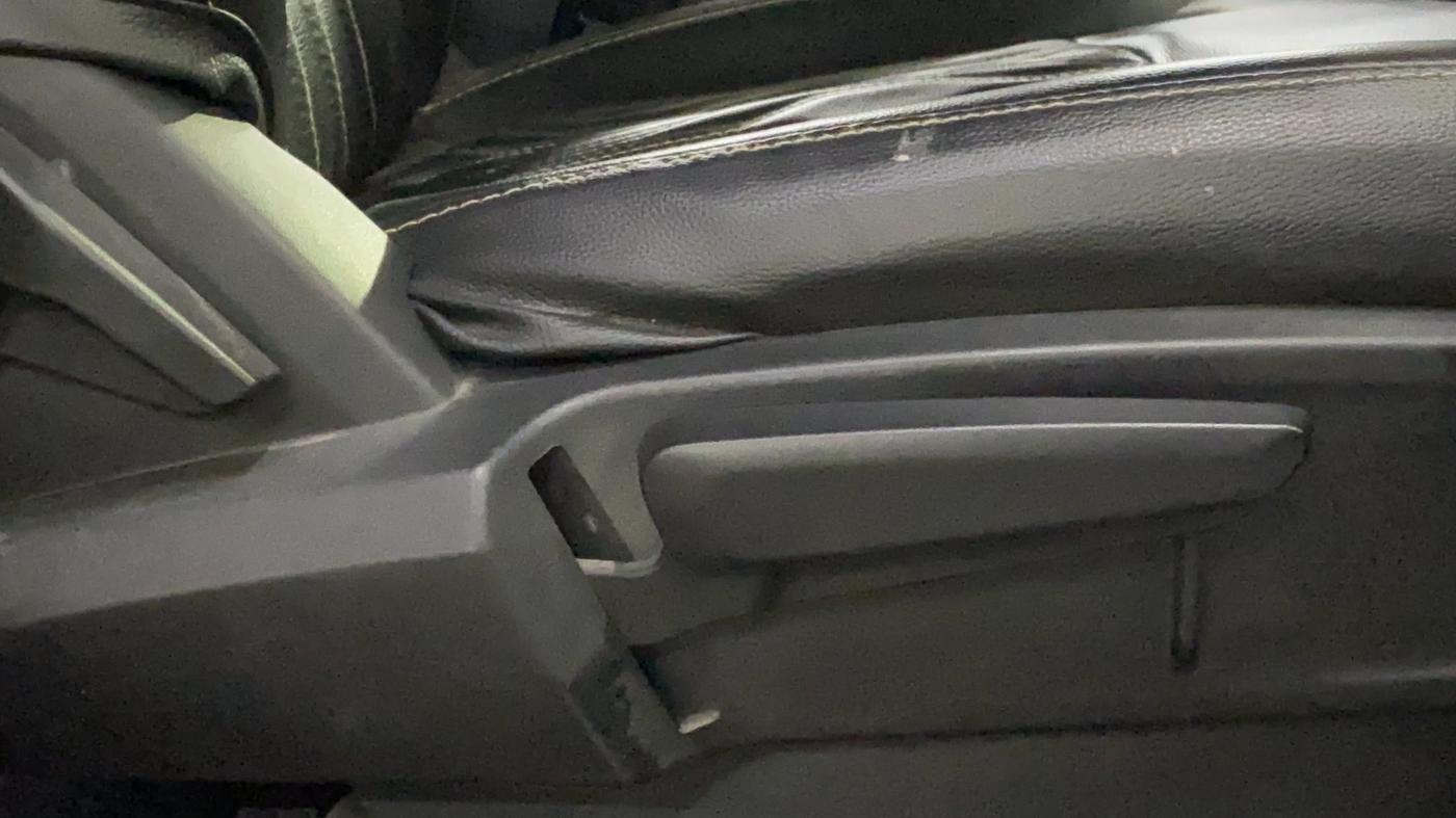 2022 Tata ALTROZ XZ PLUS PETROL DARK EDITION, Petrol, Manual, 49,999 km, Driver Side Adjustment Panel