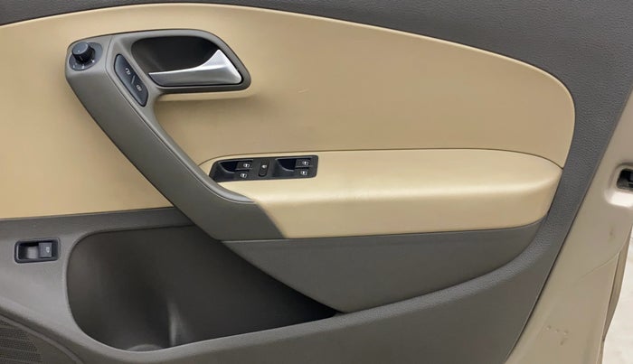 2015 Volkswagen Vento HIGHLINE 1.6 MPI, Petrol, Manual, 32,714 km, Driver Side Door Panels Control