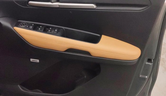 2024 KIA SONET HTX PLUS 1.5 DIESEL IMT, Diesel, Manual, 8,588 km, Driver Side Door Panels Control