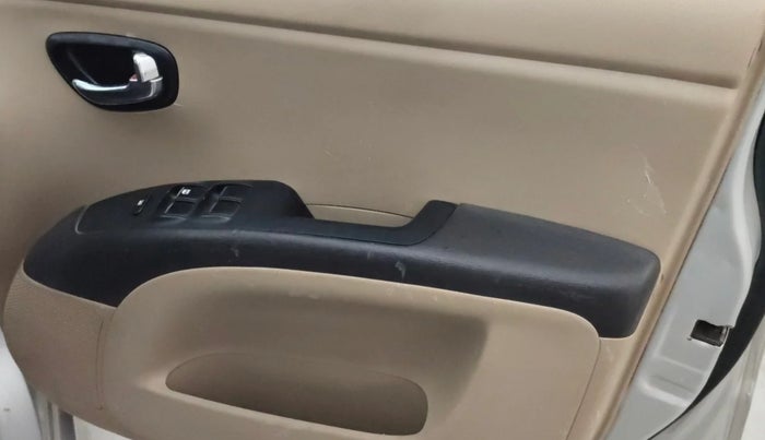 2014 Hyundai i10 SPORTZ 1.1, CNG, Manual, 72,480 km, Driver Side Door Panels Control