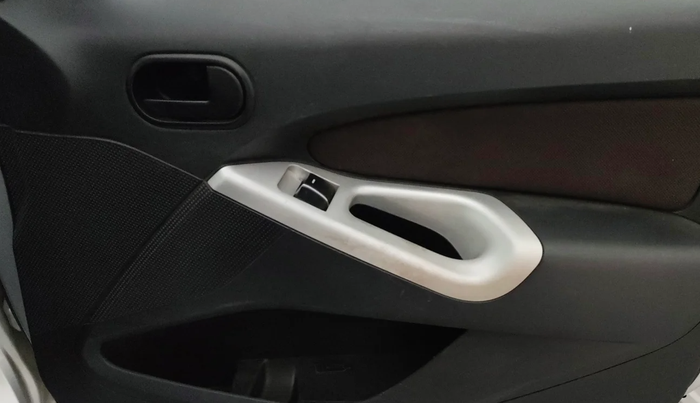 2012 Ford Figo TITANIUM 1.2 PETROL, Petrol, Manual, 1,04,374 km, Driver Side Door Panels Control