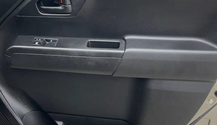 2022 Maruti New Wagon-R LXI 1.0, Petrol, Manual, 7,940 km, Driver Side Door Panels Control
