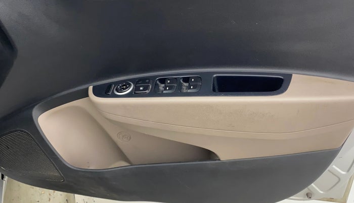 2016 Hyundai Grand i10 SPORTZ 1.2 KAPPA VTVT, Petrol, Manual, 92,397 km, Driver Side Door Panels Control