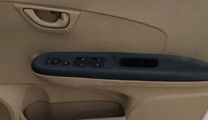 2016 Honda Amaze 1.5L I-DTEC S, Diesel, Manual, 1,05,076 km, Driver Side Door Panels Control