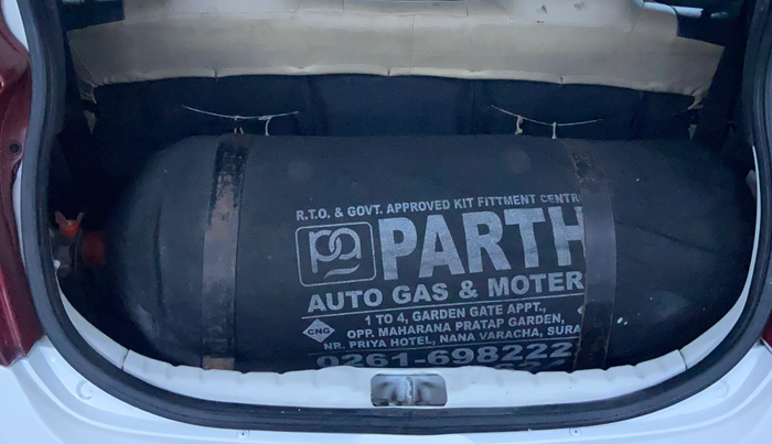 2016 Hyundai Eon ERA +, CNG, Manual, 71,700 km, Boot Inside