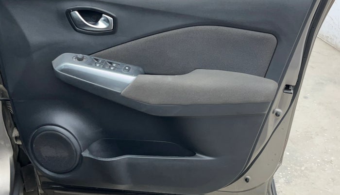 2019 Nissan Kicks XL 1.5, Petrol, Manual, 48,806 km, Driver Side Door Panels Control