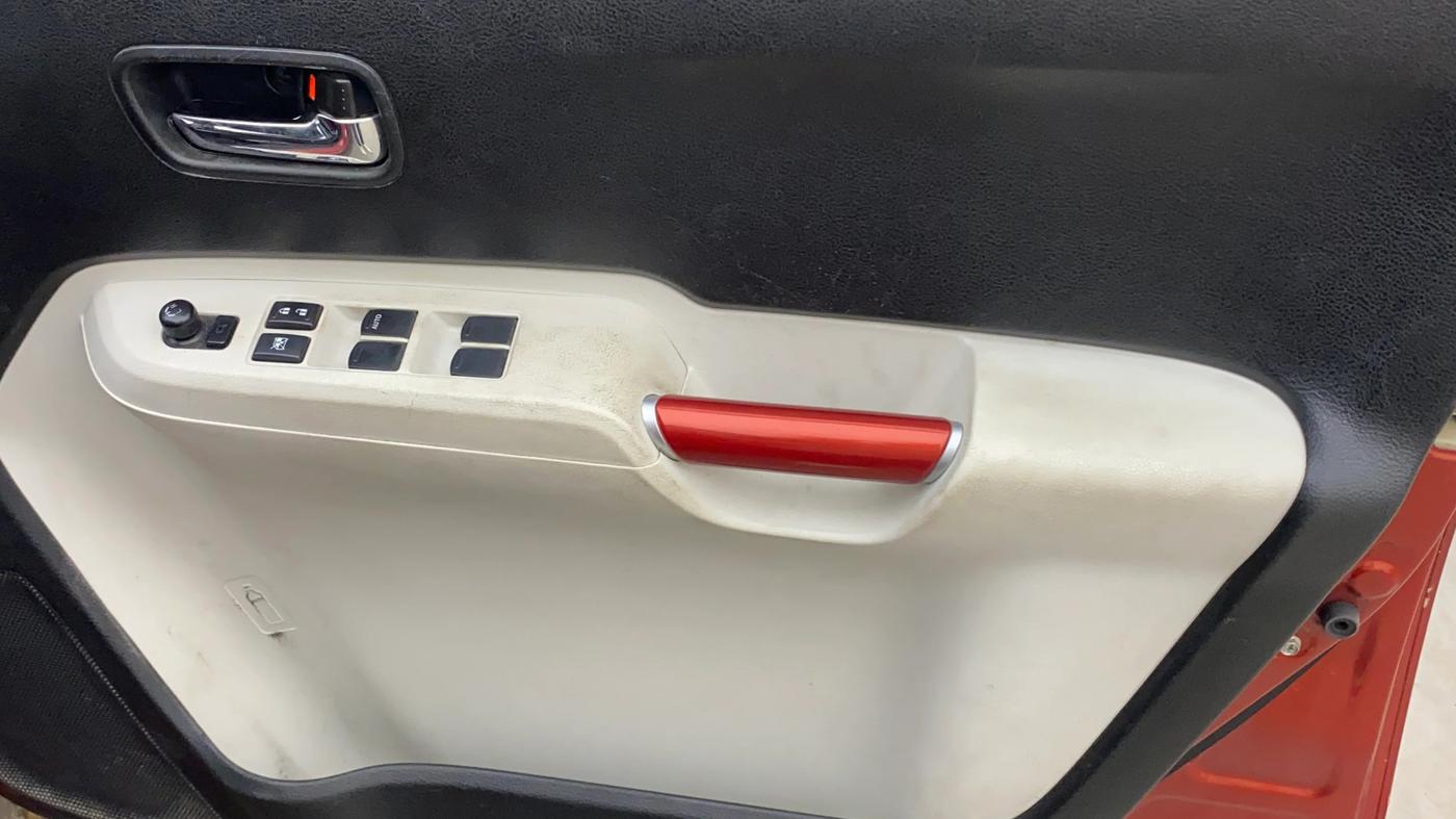 2017 Maruti IGNIS ZETA 1.2 AMT, Petrol, Automatic, 1,03,330 km, Driver Side Door Panels Control