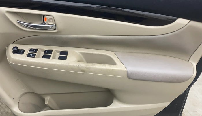 2015 Maruti Ciaz ZDI, Diesel, Manual, 1,17,422 km, Driver Side Door Panels Control