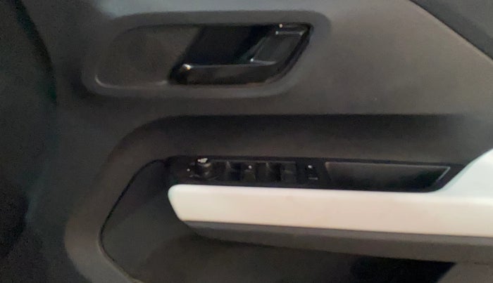 2023 Tata PUNCH ACCOMPLISHED MT, Petrol, Manual, 28,784 km, Driver Side Door Panels Control