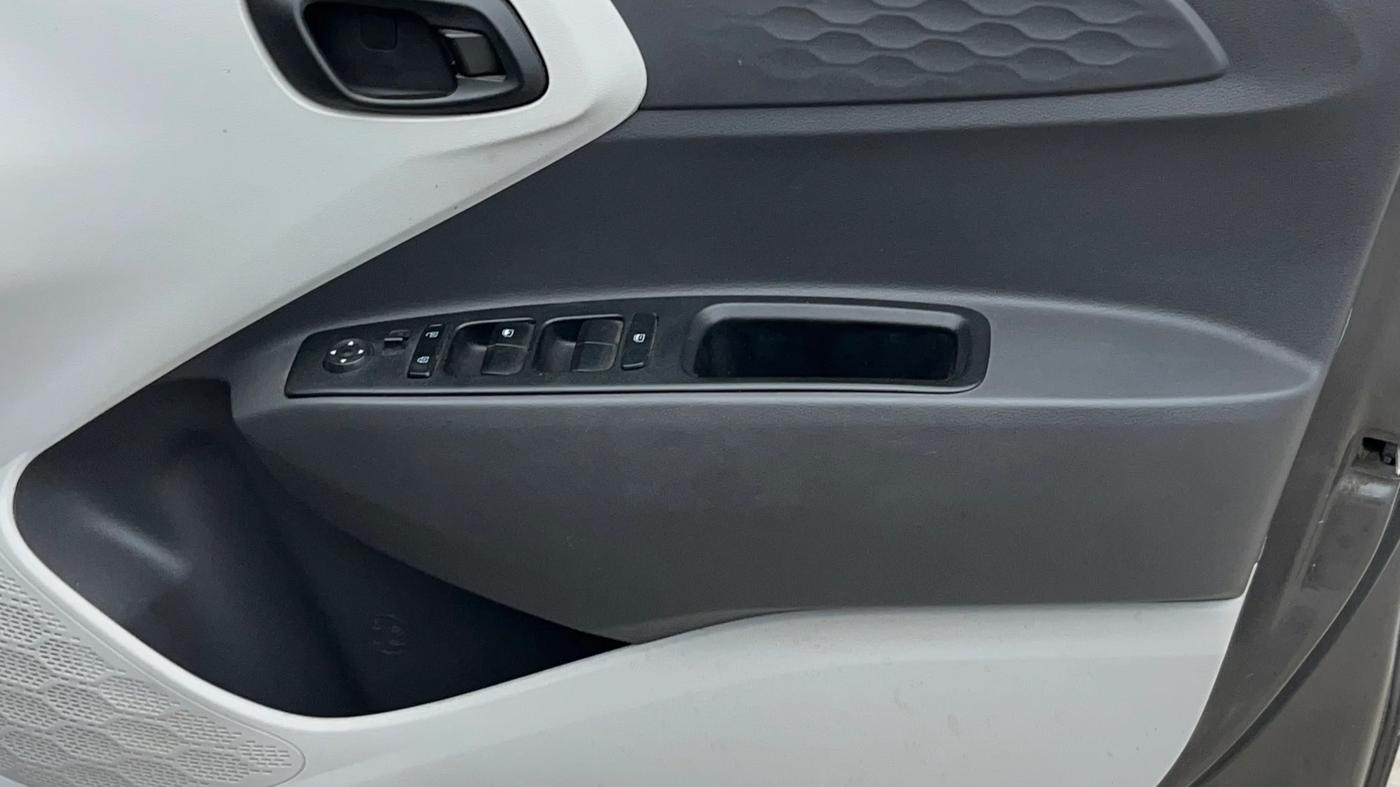 2020 Hyundai GRAND I10 NIOS MAGNA 1.2 KAPPA VTVT, Petrol, Manual, 66,035 km, Driver Side Door Panels Control