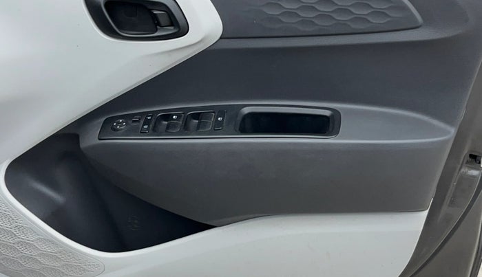 2020 Hyundai GRAND I10 NIOS MAGNA 1.2 KAPPA VTVT, Petrol, Manual, 66,035 km, Driver Side Door Panels Control