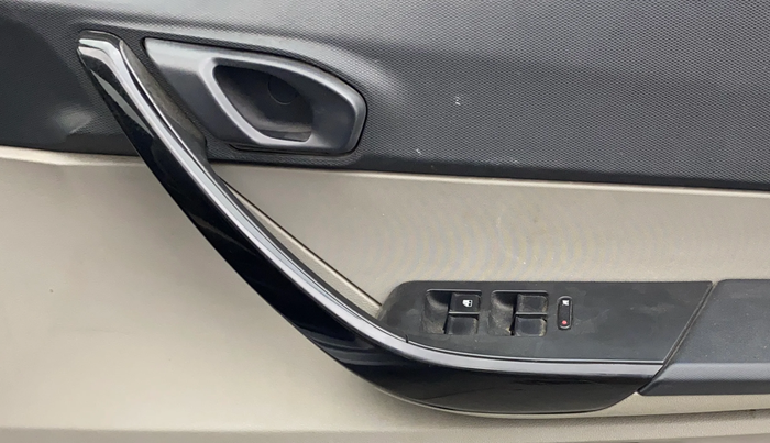2018 Tata Tiago XT PETROL, Petrol, Manual, 66,197 km, Driver Side Door Panels Control