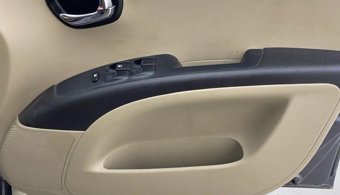 2016 Hyundai i10 SPORTZ 1.1, Petrol, Manual, 56,616 km, Driver Side Door Panels Control