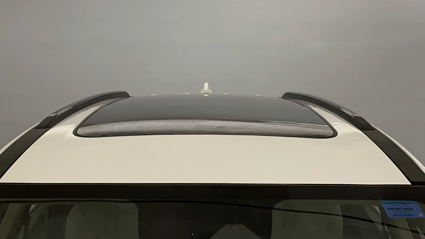 2021 Mahindra XUV700 AX 7 P AT 7 STR, Petrol, Automatic, 60,128 km, Moonroof/ Sunroof