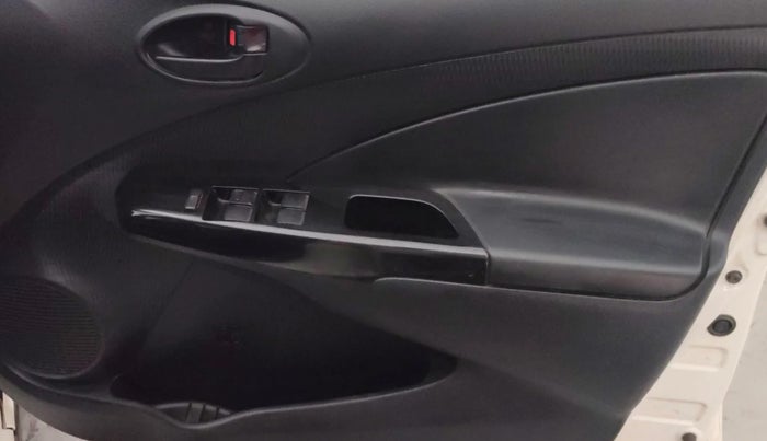 2014 Toyota Etios CROSS 1.2 G, Petrol, Manual, 78,066 km, Driver Side Door Panels Control