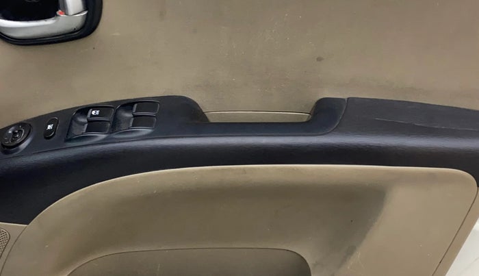 2013 Hyundai i10 SPORTZ 1.2, Petrol, Manual, 1,12,204 km, Driver Side Door Panels Control