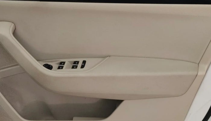 2016 Skoda Superb L&K 1.8 TSI AT, Petrol, Automatic, 44,516 km, Driver Side Door Panels Control