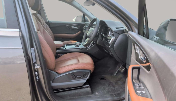 2022 Audi Q7 55 TFSI QUATTRO TECHNOLOGY, Petrol, Automatic, 32,425 km, Right Side Front Door Cabin