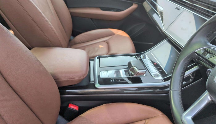 2022 Audi Q7 55 TFSI QUATTRO TECHNOLOGY, Petrol, Automatic, 32,425 km, Gear Lever