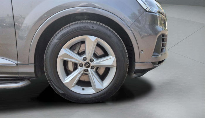 2022 Audi Q7 55 TFSI QUATTRO TECHNOLOGY, Petrol, Automatic, 32,425 km, Right Front Wheel