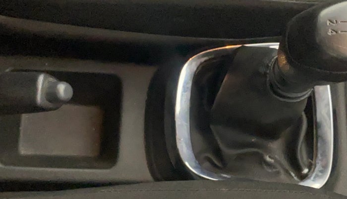 2017 Renault Kwid RXL, Petrol, Manual, 85,764 km, Gear Lever