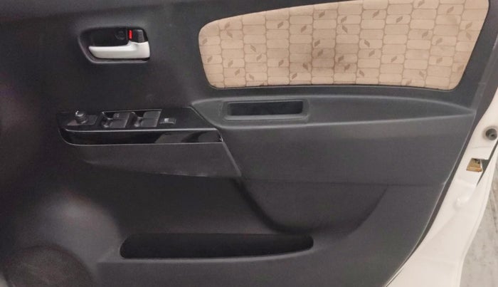 2018 Maruti Wagon R 1.0 VXI, Petrol, Manual, 42,943 km, Driver Side Door Panels Control