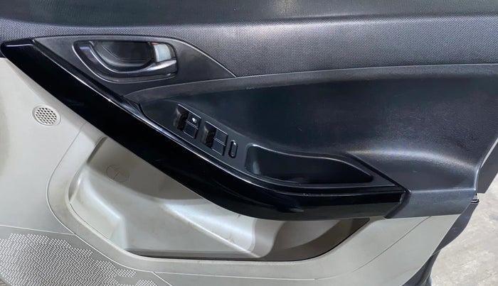 2019 Tata NEXON XM PETROL, Petrol, Manual, 31,721 km, Driver Side Door Panels Control