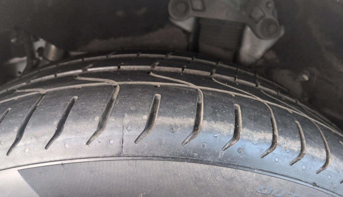 2021 Landrover RANGE ROVER VELAR S R-DYNAMIC 2.0  DIESEL 180, Diesel, Automatic, 43,114 km, Left Front Tyre Tread