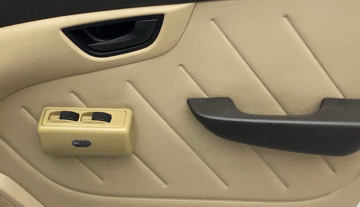 2014 Hyundai Eon D-LITE+, Petrol, Manual, 35,722 km, Driver Side Door Panels Control