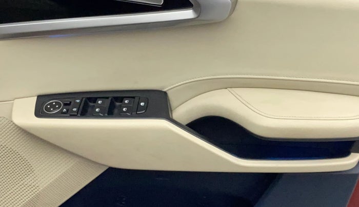 2022 KIA CARENS LUXURY PLUS 1.4 PETROL DCT 7 STR, Petrol, Automatic, 42,428 km, Driver Side Door Panels Control