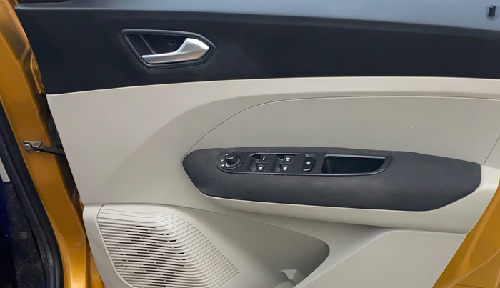 2021 Renault TRIBER RXZ AMT, Petrol, Automatic, 52,213 km, Driver Side Door Panels Control