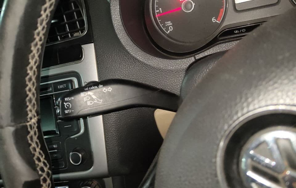 2015 Volkswagen Polo HIGHLINE1.5L, Diesel, Manual, 1,43,843 km, Adaptive Cruise Control