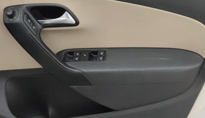 2014 Volkswagen Polo HIGHLINE1.2L, Petrol, Manual, 1,24,334 km, Driver Side Door Panels Control