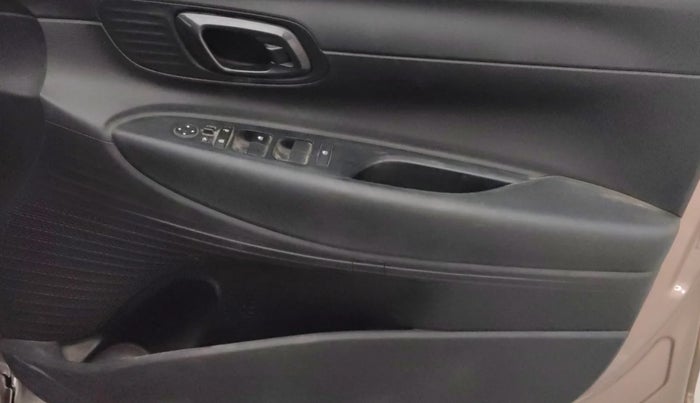 2021 Hyundai NEW I20 SPORTZ 1.2 MT, Petrol, Manual, 1,49,924 km, Driver Side Door Panels Control