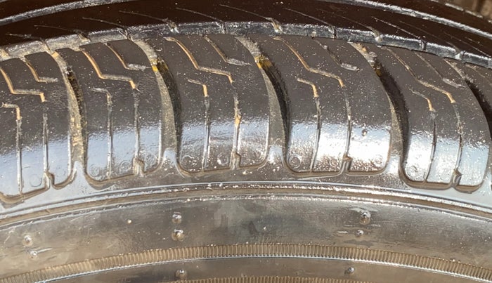 2018 Tata Tiago XT PETROL, Petrol, Manual, 66,413 km, Right Front Tyre Tread