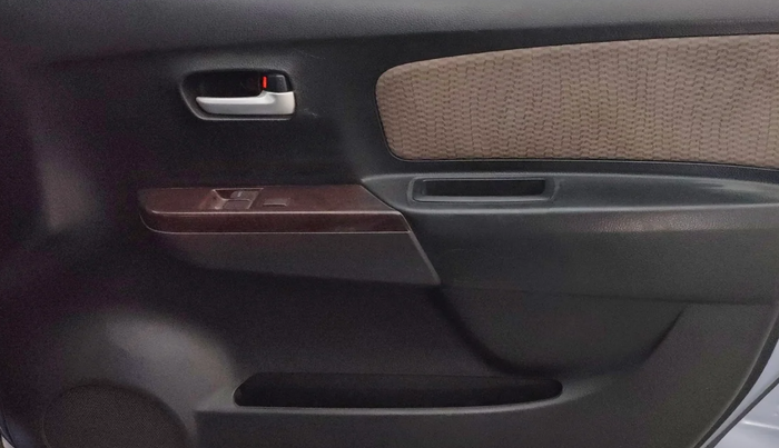 2013 Maruti Wagon R 1.0 LXI, Petrol, Manual, 93,879 km, Driver Side Door Panels Control