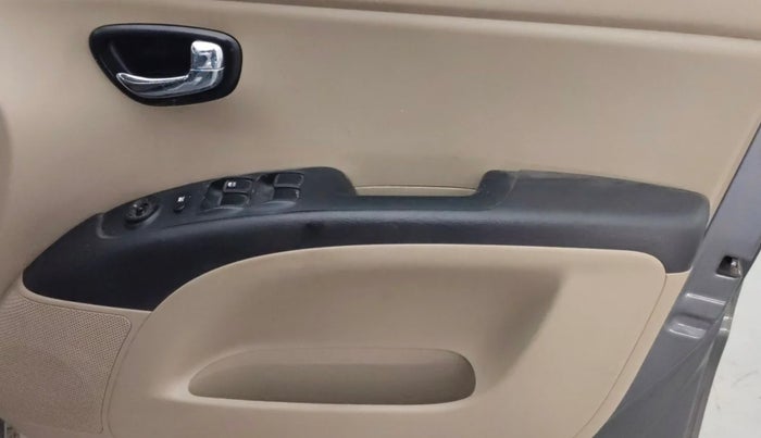 2013 Hyundai i10 MAGNA 1.2, Petrol, Manual, 1,04,045 km, Driver Side Door Panels Control