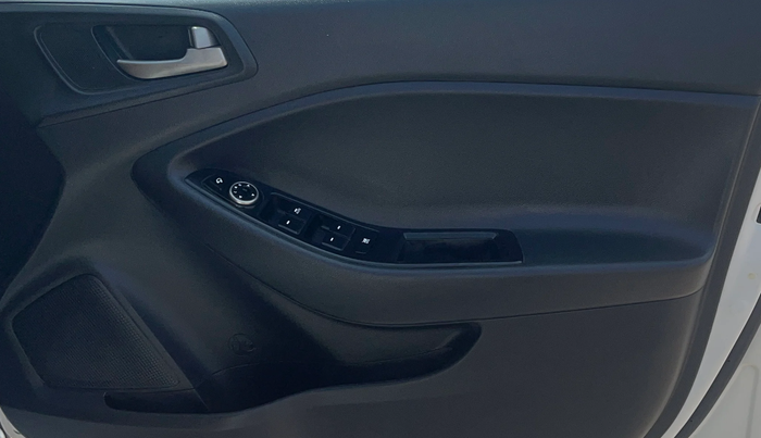 2017 Hyundai i20 Active 1.2 SX, Petrol, Manual, 51,217 km, Driver Side Door Panels Control