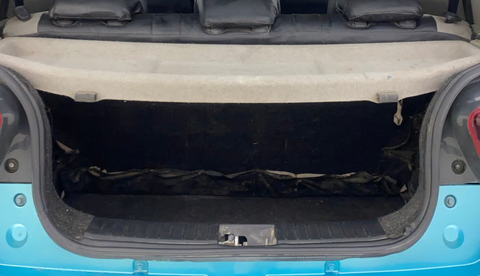 2016 Mahindra Kuv100 K6 5 STR, Petrol, Manual, 64,900 km, Boot Inside