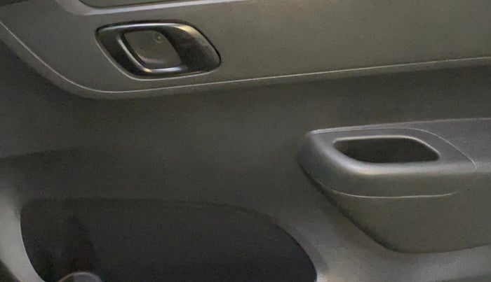 2015 Renault Kwid RXT 0.8, Petrol, Manual, 80,710 km, Driver Side Door Panels Control