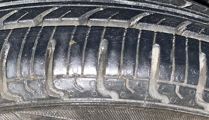 2015 Renault Kwid RXT 0.8, Petrol, Manual, 80,710 km, Left Front Tyre Tread