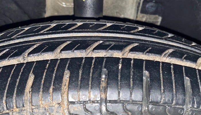 2015 Renault Kwid RXT 0.8, Petrol, Manual, 80,710 km, Right Front Tyre Tread