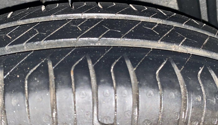 2015 Renault Kwid RXT 0.8, Petrol, Manual, 80,710 km, Right Rear Tyre Tread