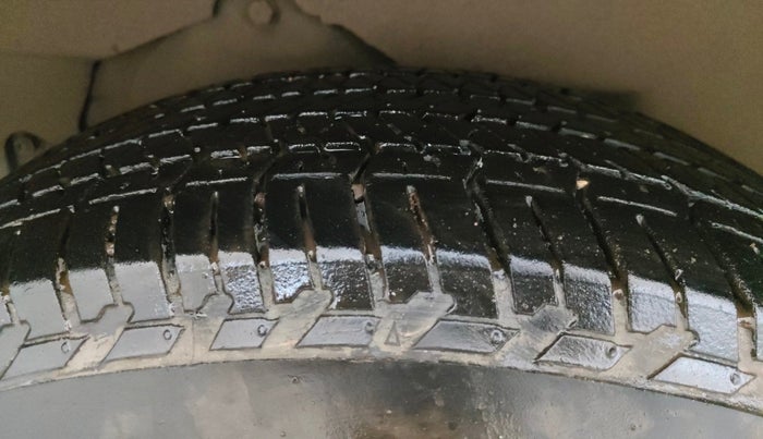 2015 Mahindra XUV500 W8, Diesel, Manual, 1,14,318 km, Right Rear Tyre Tread