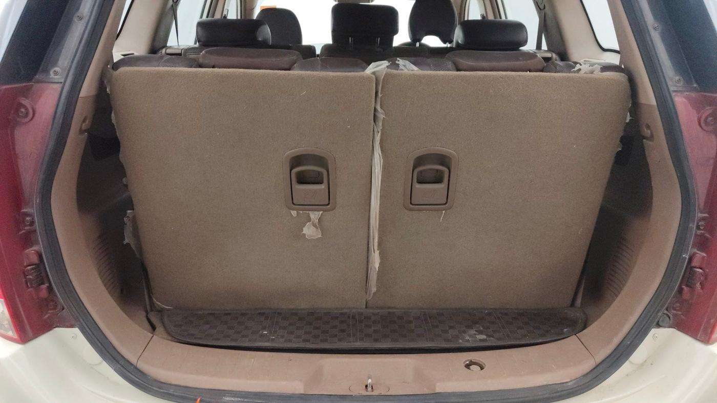 2015 Mahindra XUV500 W8, Diesel, Manual, 1,14,318 km, Boot Inside