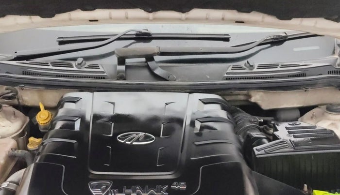 2015 Mahindra XUV500 W8, Diesel, Manual, 1,14,318 km, Engine View