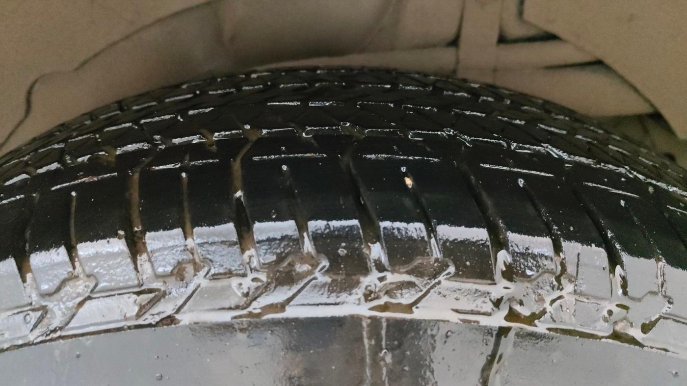 2015 Mahindra XUV500 W8, Diesel, Manual, 1,14,318 km, Left Rear Tyre Tread