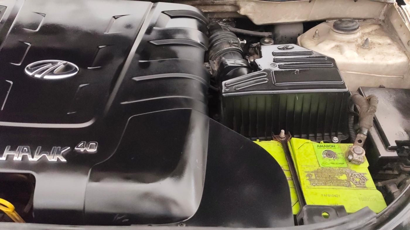 2015 Mahindra XUV500 W8, Diesel, Manual, 1,14,318 km, Engine View - Left