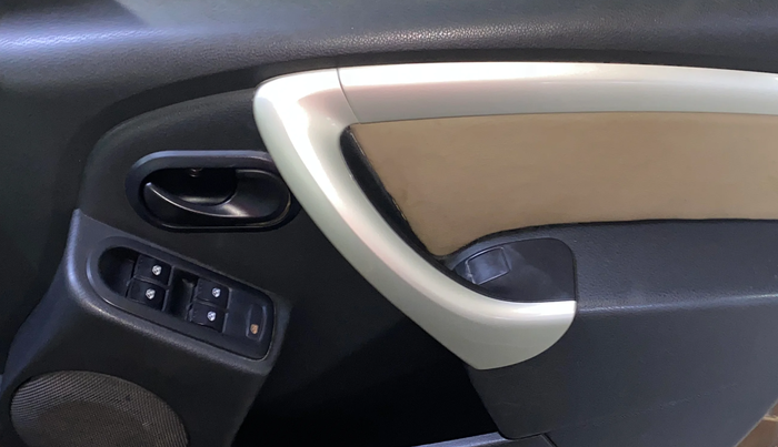 2014 Renault Duster RXL PETROL, Petrol, Manual, 37,765 km, Driver Side Door Panels Control